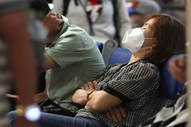 "Ám ảnh" chuyến bay về quê ngày Tết: Vạ vật 10 tiếng ở sân bay vì sương mù