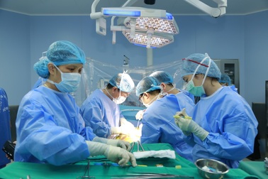 Hiến gan ghép cho người thân bị ung thư có được không?