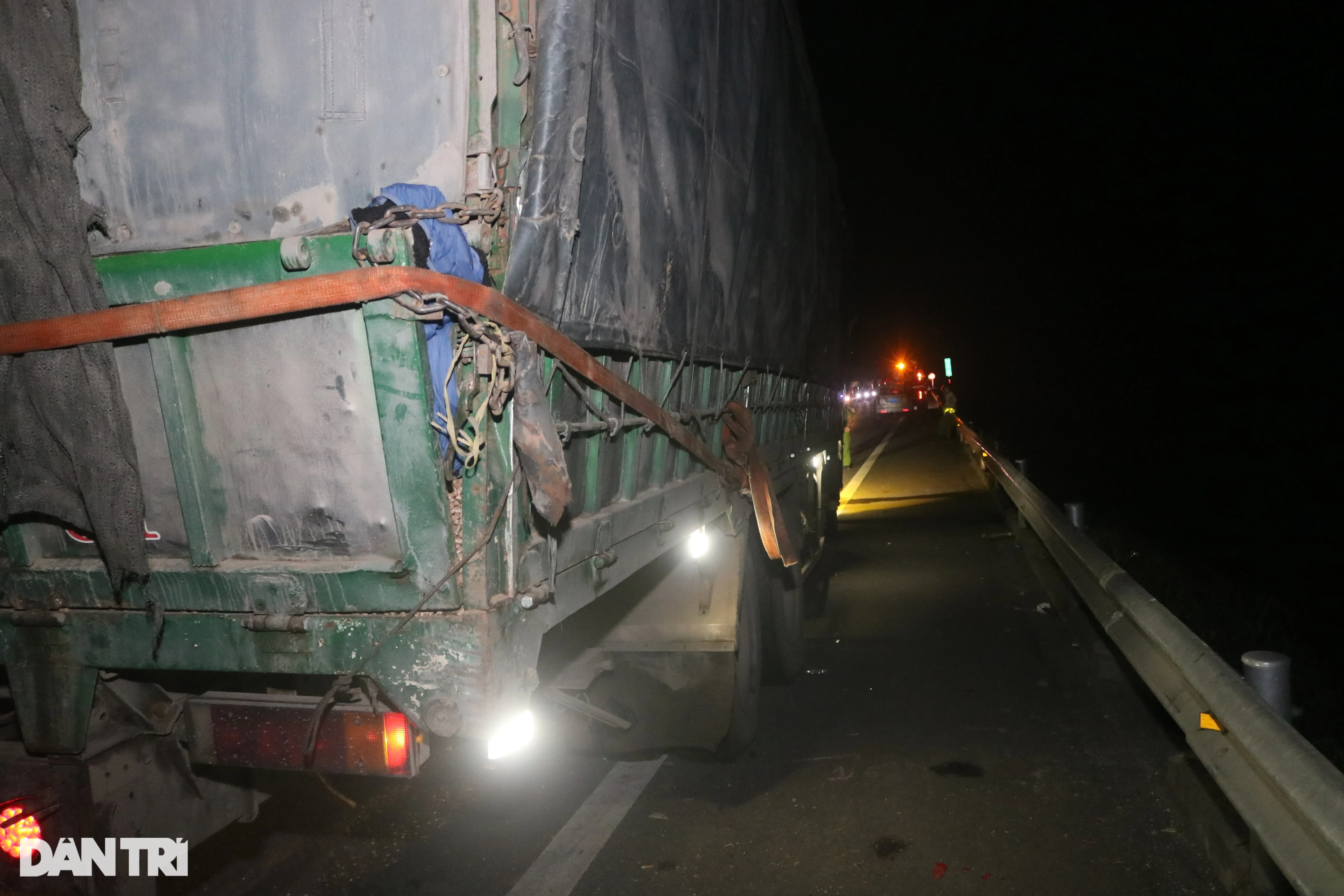 Hiện trường tai nạn thảm khốc trên cao tốc Cam Lộ - La Sơn - 8