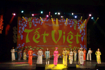 Đặc sắc Gala "Tết Việt" của sinh viên Việt Nam ở Canada