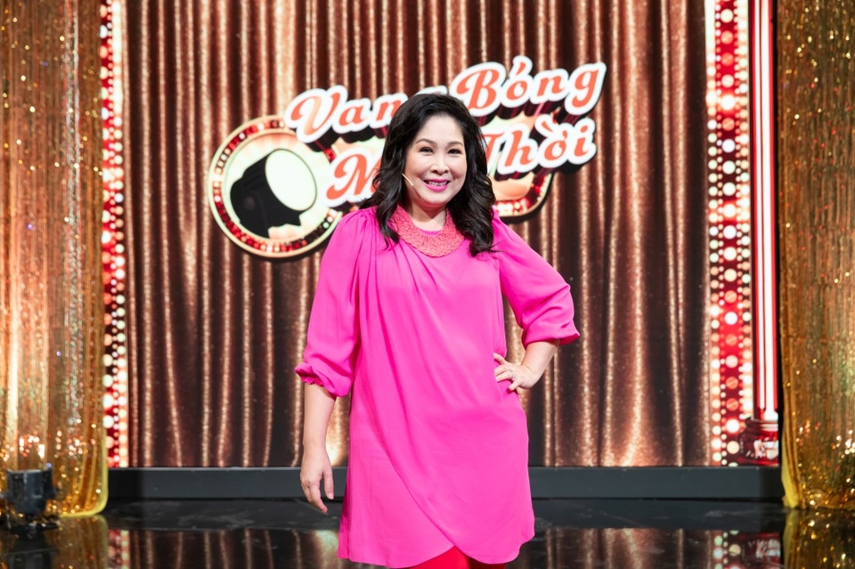 Khóc thương khán giả vì dịch Covid-19, NSND Hồng Vân nhớ ký ức xúc động - 2 Khóc thương khán giả vì dịch Covid-19, NSND Hồng Vân nhớ ký ức xúc động - 2