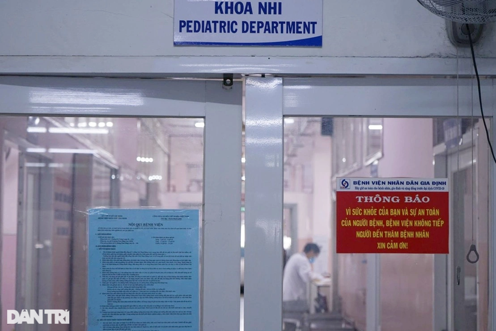 Bé 1 tuổi sốt co giật nặng, vào 2 bệnh viện sau khi ăn bánh đêm Trung thu - 2 Bé 1 tuổi sốt co giật nặng, vào 2 bệnh viện sau khi ăn bánh đêm Trung thu - 2