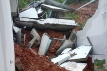 Nhà gần 1 tỷ đồng vừa xây xong 6 ngày đã bị sạt lở đất "vò nát"