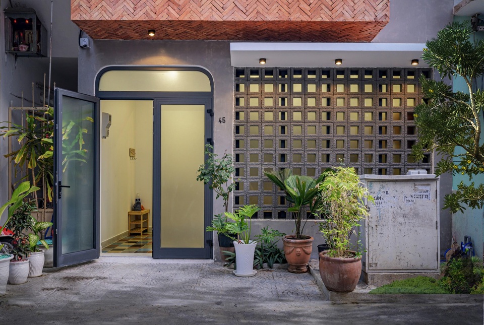 Xây dựng chỉ 750 triệu đồng, nhà trong hẻm Đà Nẵng vẫn sang chảnh không ngờ - 4 Xây dựng chỉ 750 triệu đồng, nhà trong hẻm Đà Nẵng vẫn sang chảnh không ngờ - 4