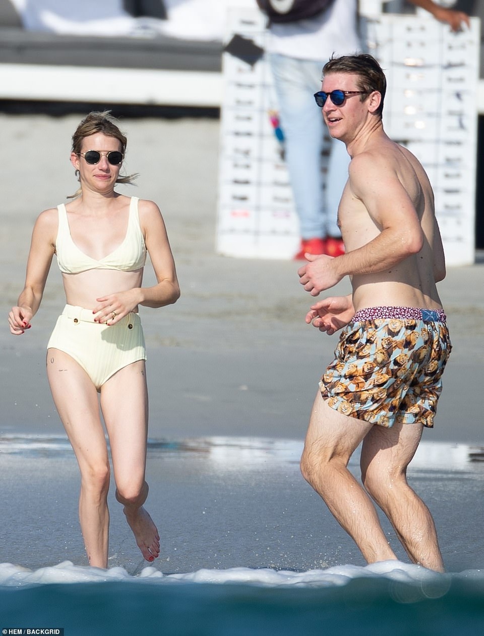 Emma Roberts gợi cảm với áo tắm - 4 Emma Roberts gợi cảm với áo tắm - 4