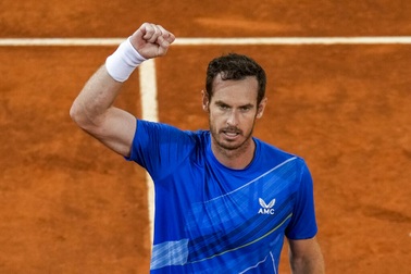 Andy Murray đánh bại Dominic Thiem ở Madrid Masters