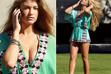 Hoa hậu Anh “hững hờ” vòng một