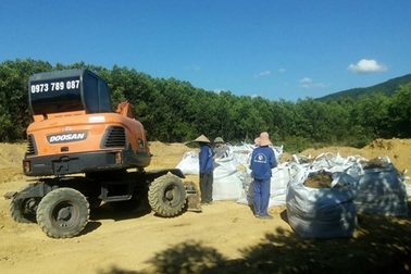 Đã cất bốc, di dời gần 300 tấn chất thải Formosa chôn lấp trái phép