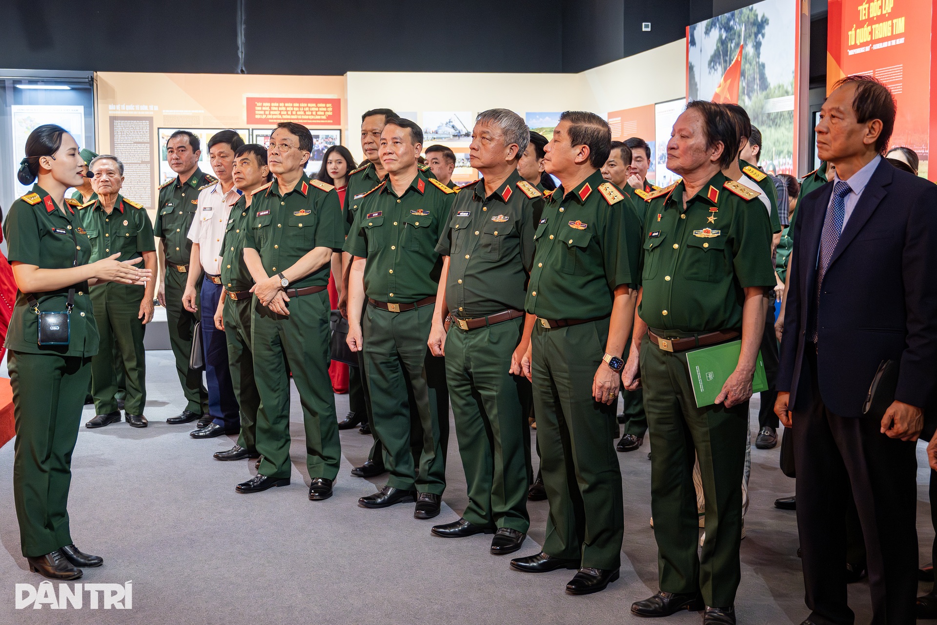 Sống lại khoảnh khắc Chủ tịch Hồ Chí Minh đọc Tuyên ngôn Độc lập năm 1945 - 2 Sống lại khoảnh khắc Chủ tịch Hồ Chí Minh đọc Tuyên ngôn Độc lập năm 1945 - 2