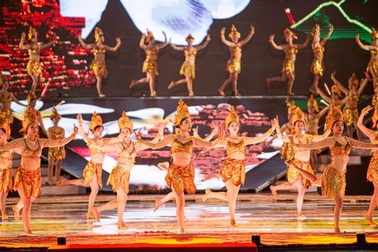 Hàng ngàn du khách đổ về Điện Biên chào đón Năm du lịch Quốc gia 2024