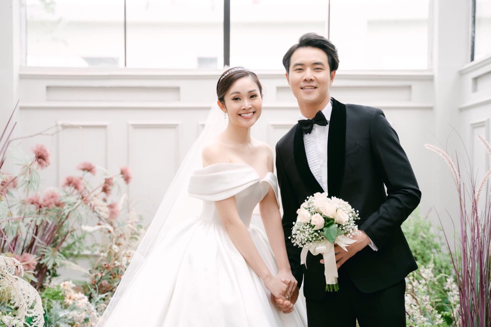 Ảnh cưới đẹp lung linh của MC Thùy Linh VTV với chồng kém 5 tuổi - 7 Ảnh cưới đẹp lung linh của MC Thùy Linh VTV với chồng kém 5 tuổi - 7
