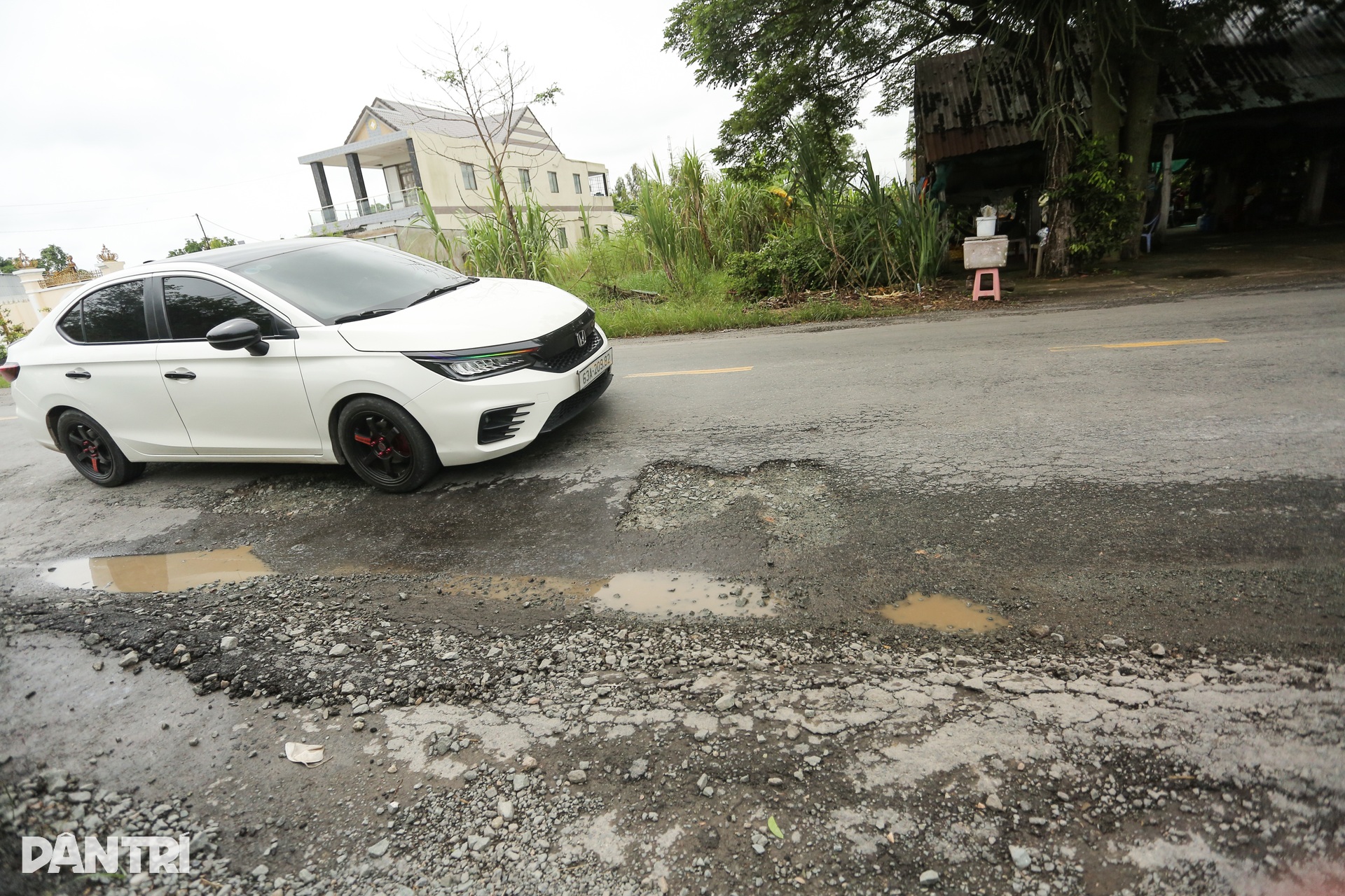 Quốc lộ 62 ở Tây Ninh xuống cấp nghiêm trọng, mặt đường chi chít “ổ gà” - 7 Quốc lộ 62 ở Tây Ninh xuống cấp nghiêm trọng, mặt đường chi chít “ổ gà” - 7