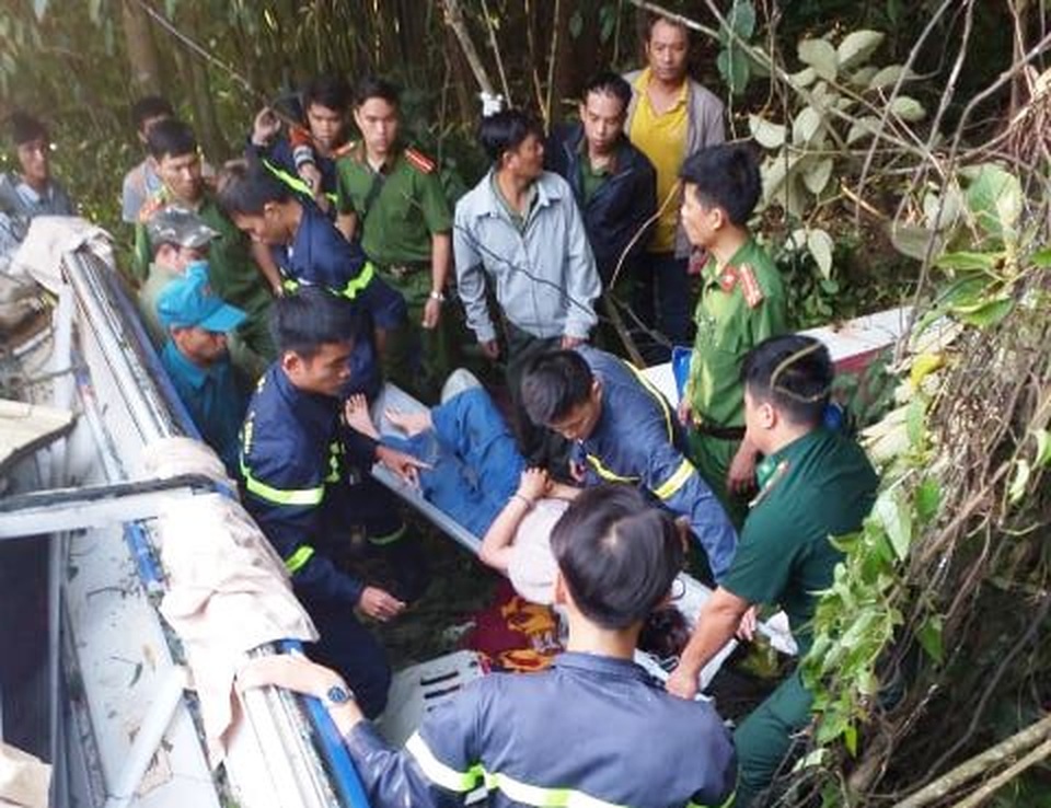 Vụ xe khách lao xuống vực ở Kon Tum: Thêm một nạn nhân tử vong - 2 Vụ xe khách lao xuống vực ở Kon Tum: Thêm một nạn nhân tử vong - 2