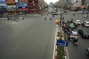 Ngày đầu đi làm, Hà Nội thênh thang, Sài Gòn "vã mồ hôi"