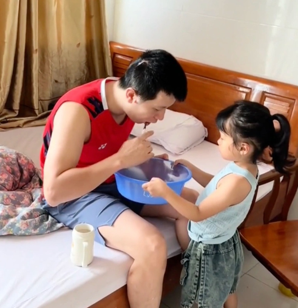 8 tháng kéo chồng trở về từ cửa tử của người vợ trẻ ở Ninh Bình - 5 8 tháng kéo chồng trở về từ cửa tử của người vợ trẻ ở Ninh Bình - 5