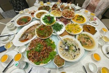 Cô gái Việt "sốc" dự đám cưới ở Trung Quốc: Cỗ 30 món, đọc to tiền mừng