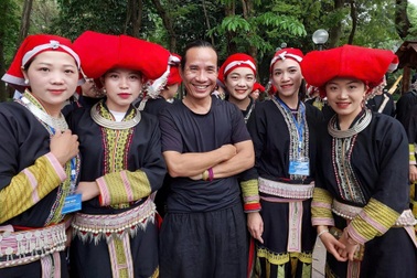 Gần 200 nghệ nhân, người dân Sa Pa trình diễn "Vũ điệu dưới trăng"