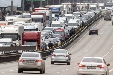 "Mưa" trừng phạt vào Nga ảnh hưởng ra sao đến chuỗi cung ứng ô tô toàn cầu?