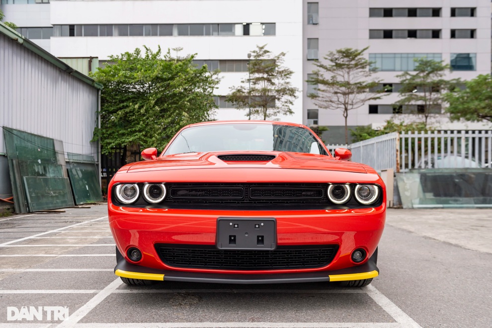 Dodge Challenger GT 2021 màu độc về Việt Nam, giá khoảng 3,8 tỷ đồng - 1 Dodge Challenger GT 2021 màu độc về Việt Nam, giá khoảng 3,8 tỷ đồng - 1