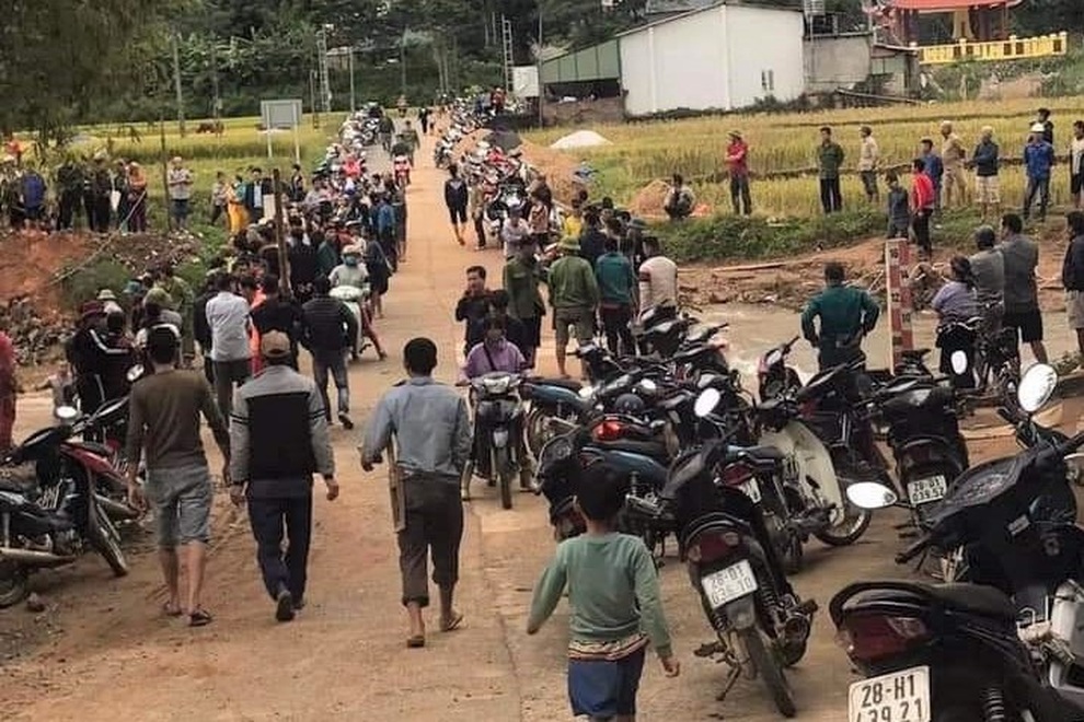 Tập đi xe đạp bị ngã xuống cống ngầm, học sinh 11 tuổi mất tích - 3 Tập đi xe đạp bị ngã xuống cống ngầm, học sinh 11 tuổi mất tích - 3