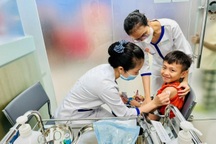 Hàng trăm trẻ TPHCM tiêm sởi miễn phí, an toàn tại VNVC ngày đầu tăng cường chiến dịch