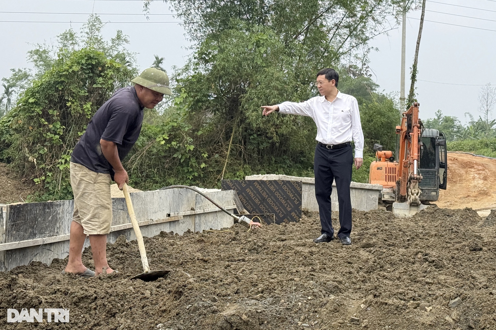 Cầu Dân trí thôn Trang Thành sắp hoàn thiện, nối đôi bờ con suối dữ - 8 Cầu Dân trí thôn Trang Thành sắp hoàn thiện, nối đôi bờ con suối dữ - 8