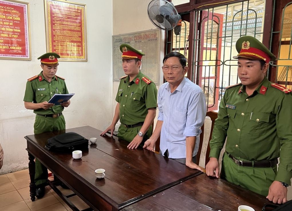 Nguyên chủ tịch xã bị bắt, dân viết thư cảm ơn Bí thư Tỉnh ủy và công an - 2 Nguyên chủ tịch xã bị bắt, dân viết thư cảm ơn Bí thư Tỉnh ủy và công an - 2