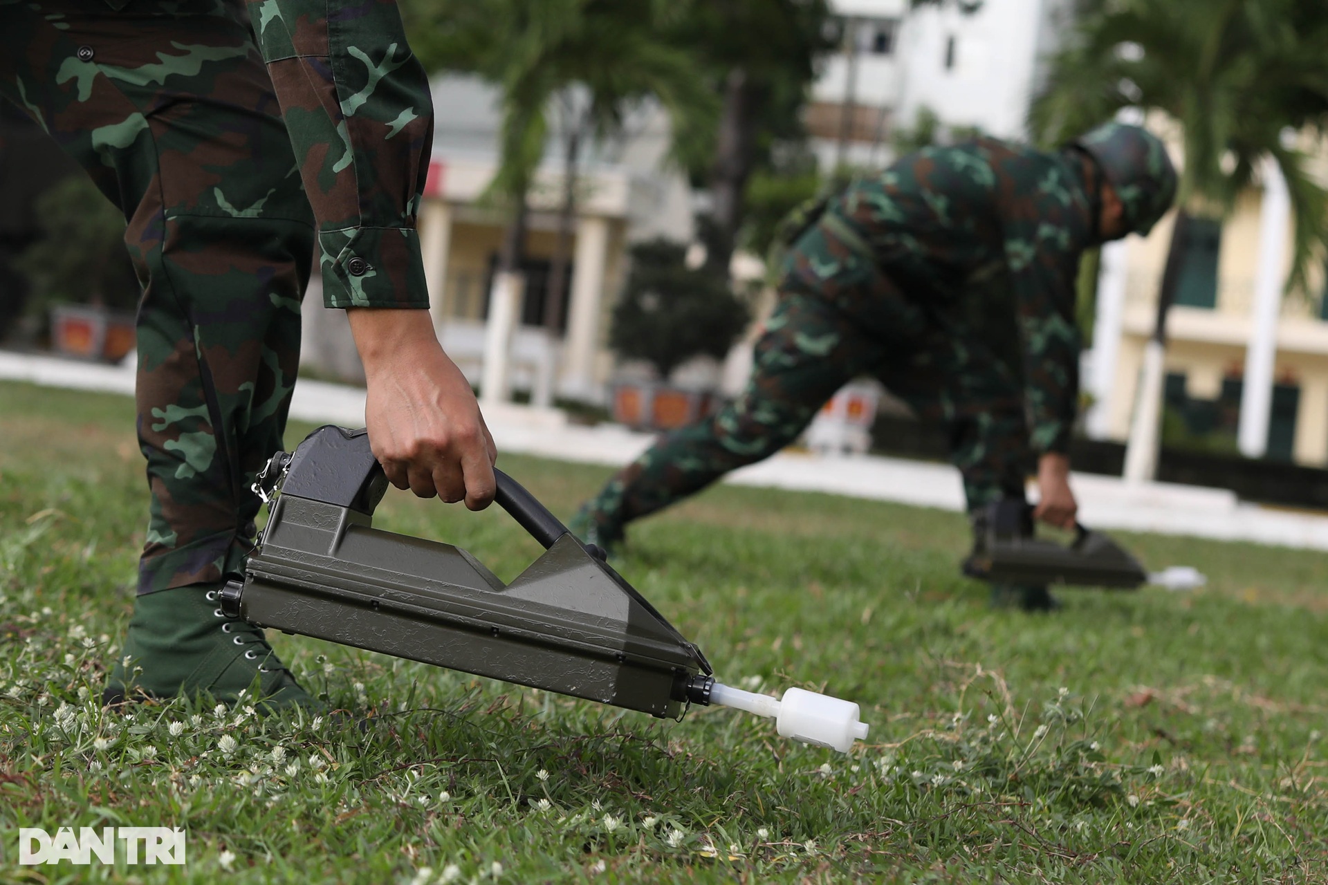 Bộ đội hóa học căng mình huấn luyện cho đại lễ 30/4 - 5 Bộ đội hóa học căng mình huấn luyện cho đại lễ 30/4 - 5