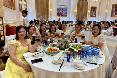 Công ty may chi 5,2 tỷ đồng mời công nhân dự tiệc ở nhà hàng hạng sang