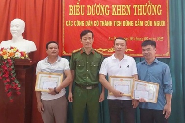 Khen thưởng 3 người đàn ông cứu phụ nữ nhảy cầu trên sông Thạch Hãn