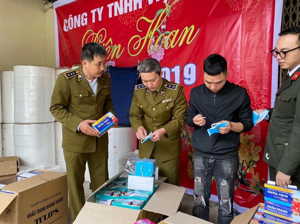 Bê bối khẩu trang làm từ giấy vệ sinh: Làm sao để nhận diện khẩu trang giả? - 1 Bê bối khẩu trang làm từ giấy vệ sinh: Làm sao để nhận diện khẩu trang giả? - 1