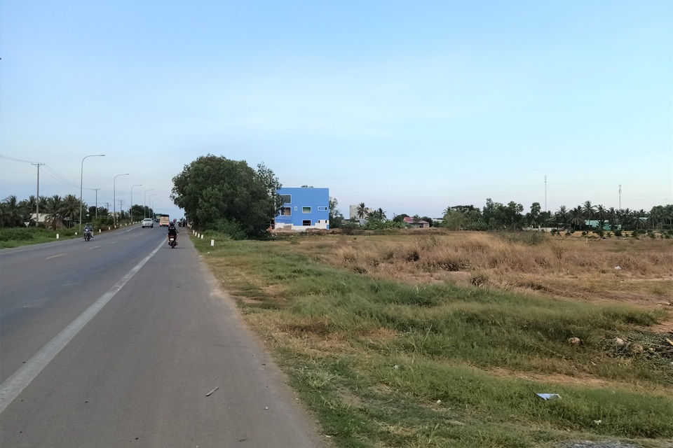Căn nhà màu xanh không phép ngang nhiên mọc bất chấp xử phạt - 4 Căn nhà màu xanh không phép ngang nhiên mọc bất chấp xử phạt - 4