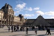 Nghi phạm vụ trộm 102 triệu USD trang sức từ Louvre từng là bảo vệ bảo tàng