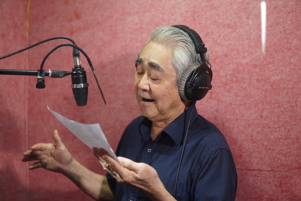 Khán giả nổi da gà khi nghe NSND Quang Thọ hát nốt cao - 1 Khán giả nổi da gà khi nghe NSND Quang Thọ hát nốt cao - 1
