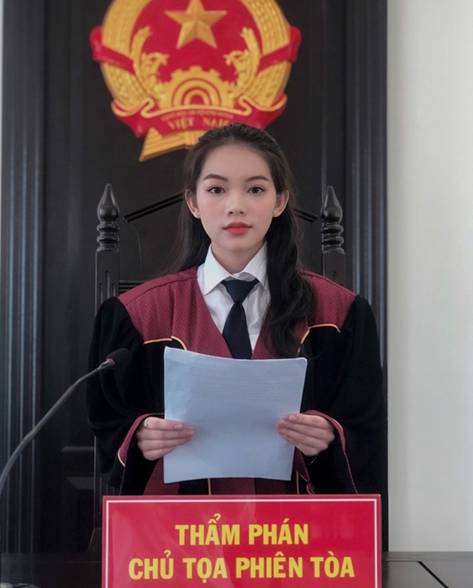 Nữ sinh Học viện Tòa án mơ ước trở thành người “cầm cân nảy mực” - 3 Nữ sinh Học viện Tòa án mơ ước trở thành người “cầm cân nảy mực” - 3