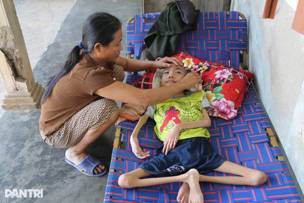 Hơn 140 triệu đồng đến với góa phụ nghèo nuôi mẹ mù và con trai nằm một chỗ - 2