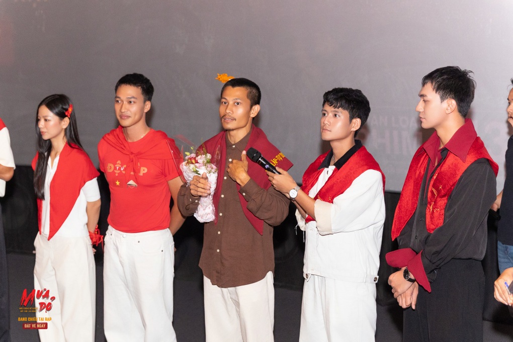 Mưa đỏ cán mốc 500 tỷ đồng nhanh nhất lịch sử, phá kỷ lục phim Trấn Thành - 2 Mưa đỏ cán mốc 500 tỷ đồng nhanh nhất lịch sử, phá kỷ lục phim Trấn Thành - 2