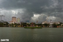 Cảnh báo mưa rào và dông nhiều khu vực ở Hà Nội chiều tối nay