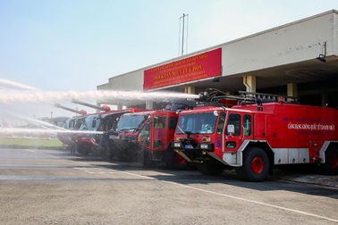 Xe cứu hỏa chỉ có 2 phút "vàng" để cứu máy bay cháy trên đường băng