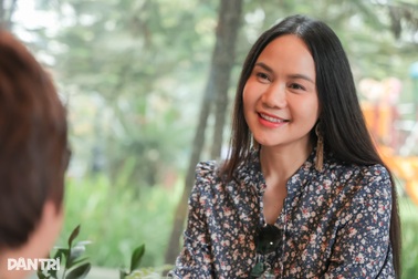 NSND Mai Hoa nói về danh xưng "Nữ hoàng nhạc phim", hạnh phúc ở tuổi 50