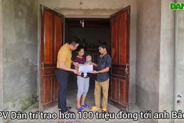 Trao hơn 100 triệu đồng đến người cha nghèo có con bị tim.