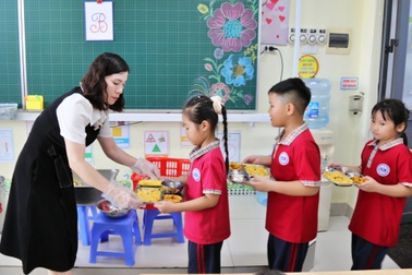 Tiền ăn bán trú trường chất lượng cao ở Hà Nội tối đa bao nhiêu?
