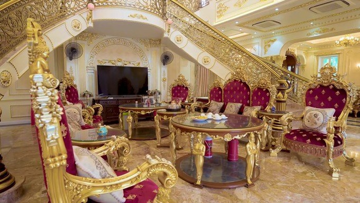 Biệt thự dát vàng của đại gia Thanh Hóa lên báo nước ngoài - 5 Biệt thự dát vàng của đại gia Thanh Hóa lên báo nước ngoài - 5