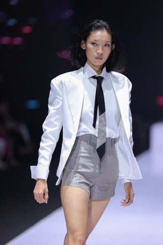 Mẫu Việt Huỳnh Tú Anh được các nhà mốt quốc tế săn đón sau show Chanel - 11