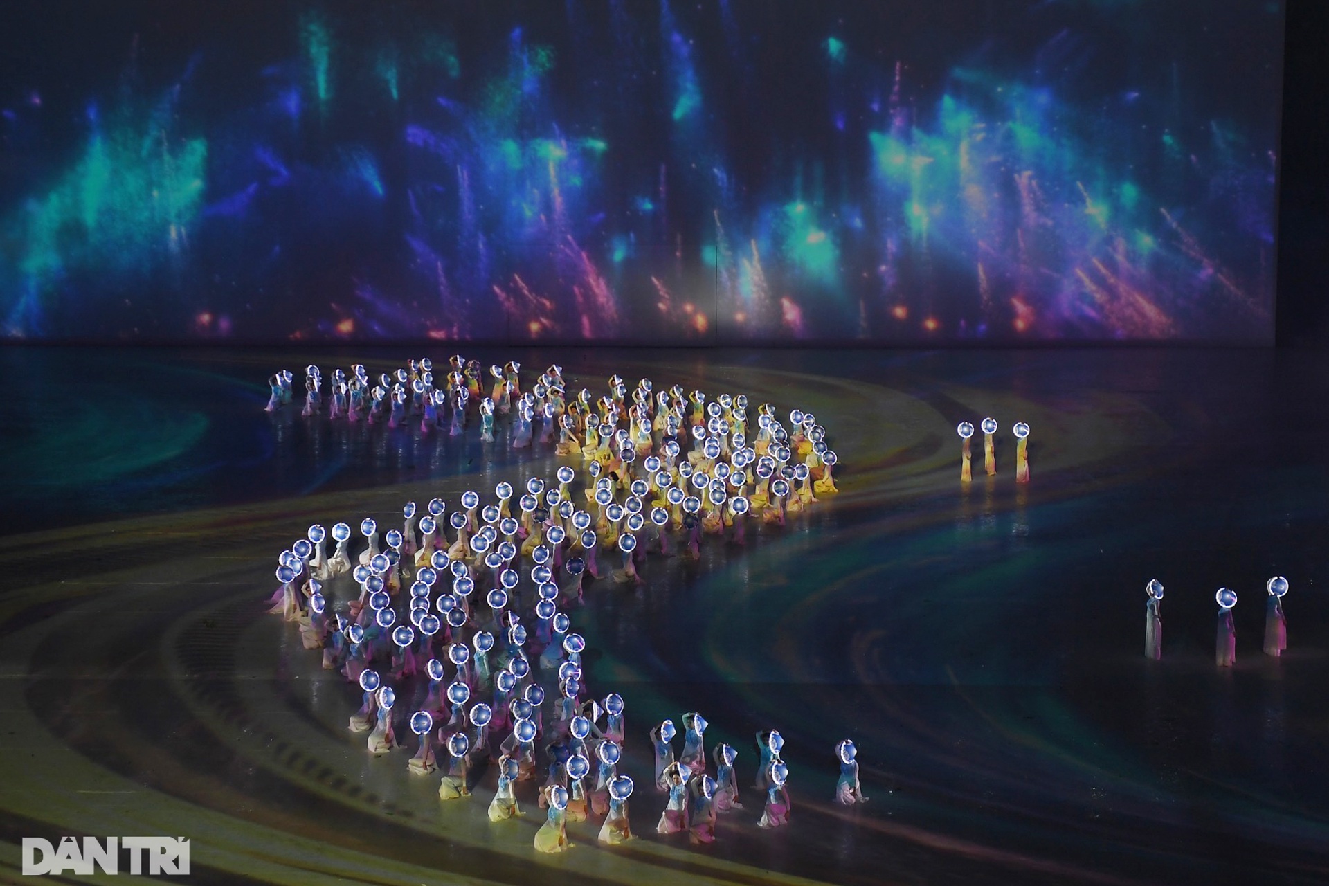 Toàn cảnh lễ khai mạc SEA Games 31: Rực rỡ chào mừng Đông Nam Á tỏa sáng - 5
