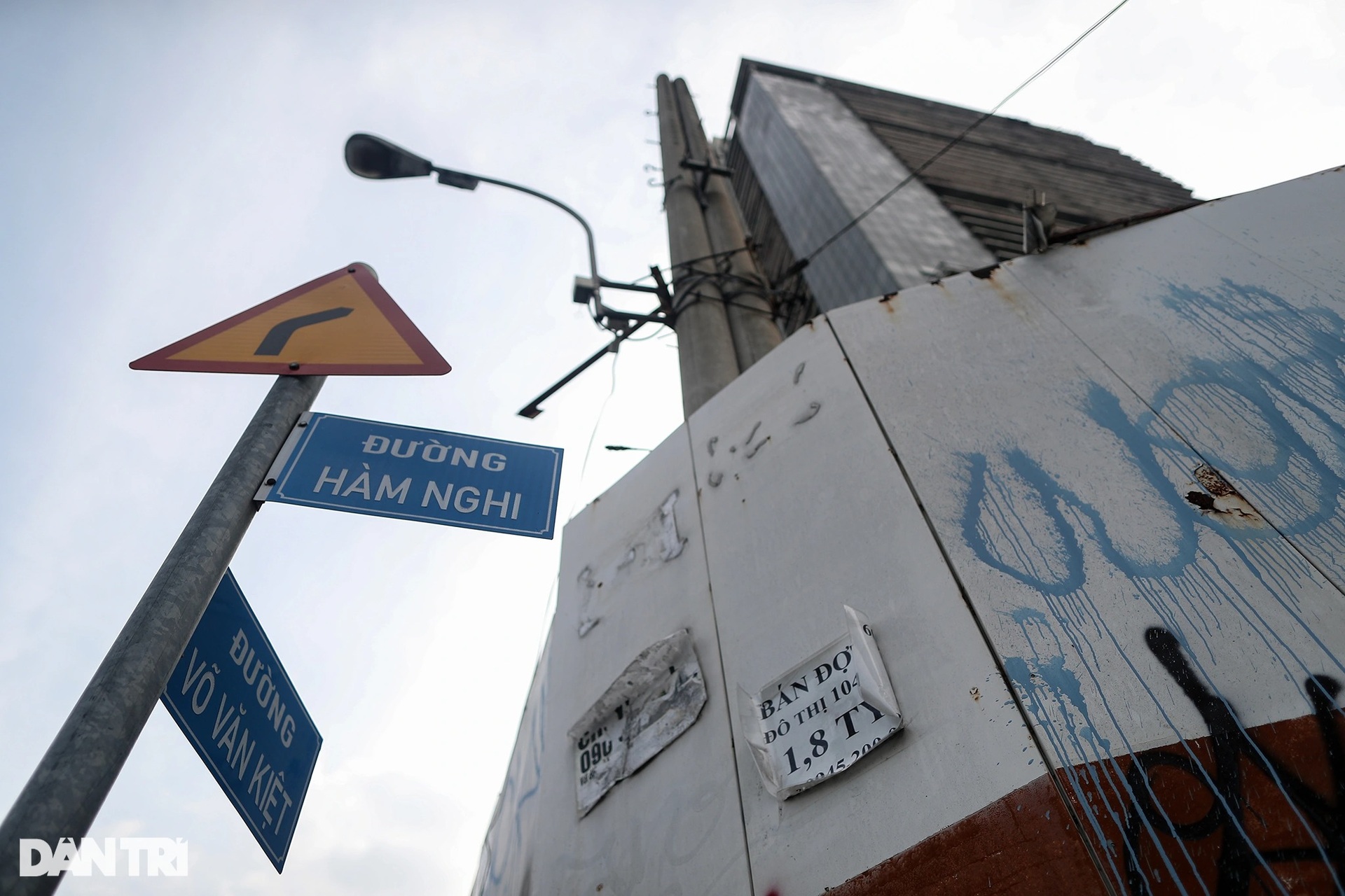 Sau 10 năm trùm mền, tòa cao ốc nằm trên đất vàng TPHCM thi công trở lại - 3