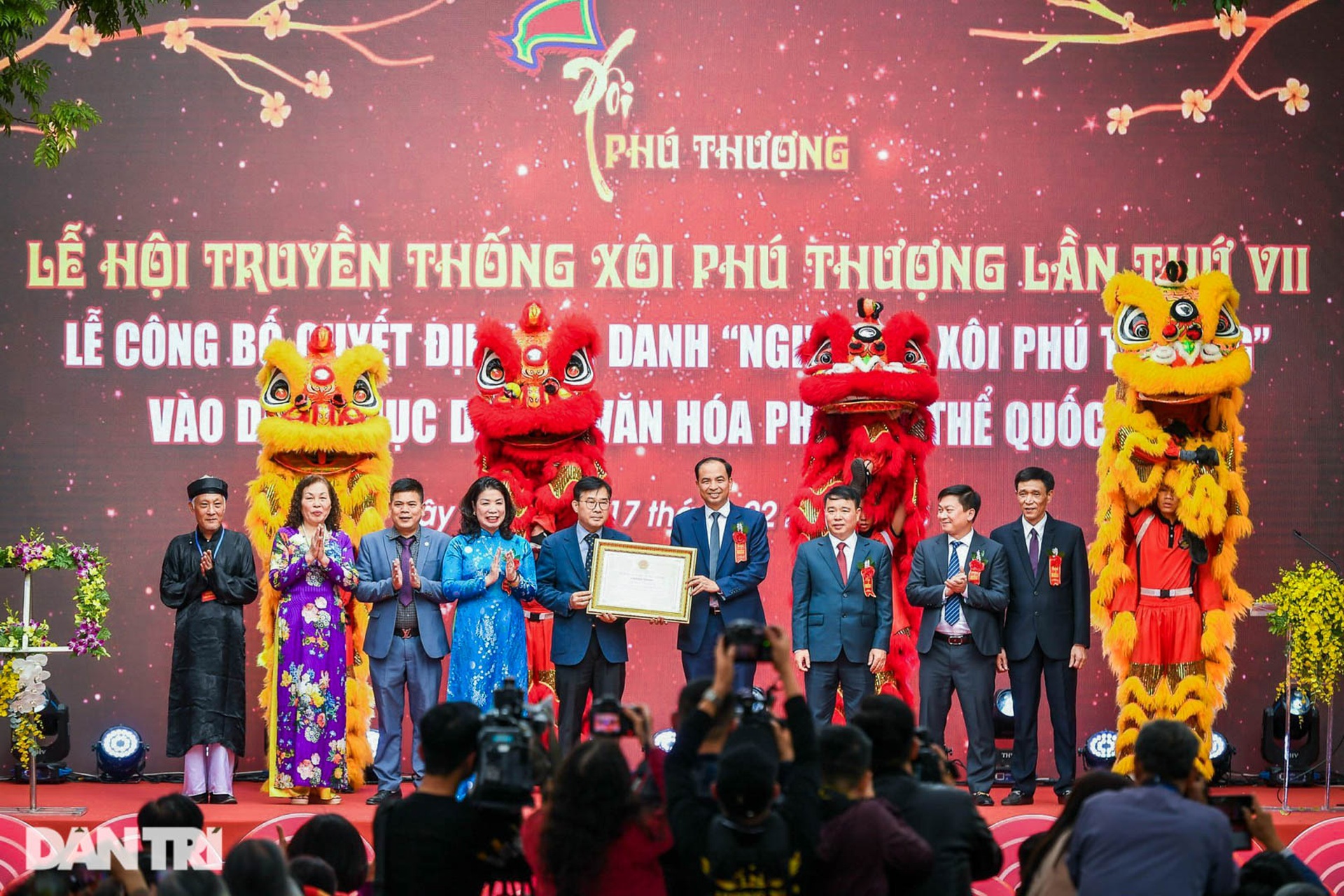 Người dân chen chân nếm đặc sản xôi ngon bậc nhất Hà Nội - 1 Người dân chen chân nếm đặc sản xôi ngon bậc nhất Hà Nội - 1