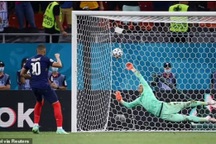 Đơn kiến nghị đá lại trận Pháp - Thụy Sỹ bị từ chối vì... kiện sai