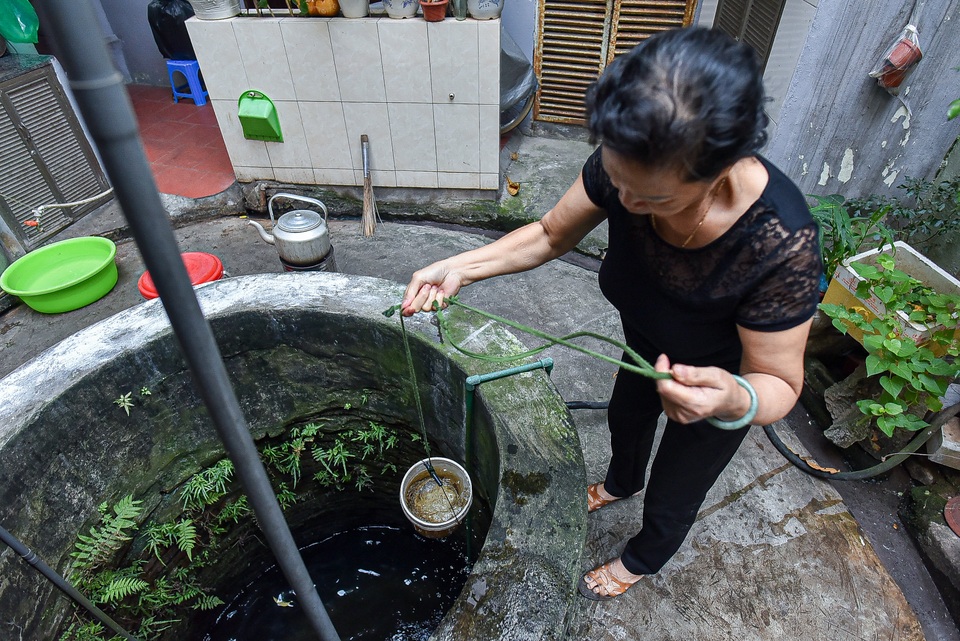 Mục sở thị giếng cổ có tuổi đời trăm năm giữa lòng Hà Nội - 1 Mục sở thị giếng cổ có tuổi đời trăm năm giữa lòng Hà Nội - 1