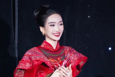 Hoa hậu Dương Trà Giang đẹp kiêu sa với áo dài Tết lấy cảm hứng rồng phượng